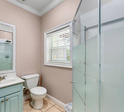 hallway batth with shower