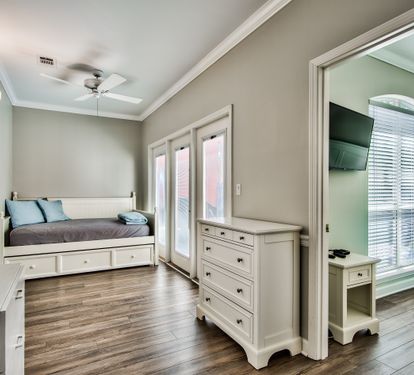 Bonus room with a daybed and a trundle