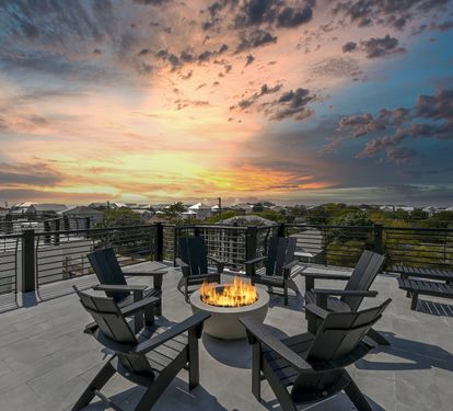 Stunning 4th-floor rooftop equipped with firepit and loungers with gulf views
