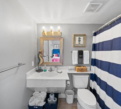 Seahorse suite full bath