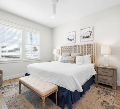 1st Floor Bedroom 2 – 1 King bed