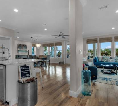 Welcome to OZ Island Retreat: New WATERFRONT Beach Retreat w/ Modern Beach Cottage Style