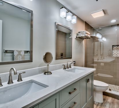 En Suite Master Bathroom