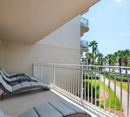 Private furnished balcony