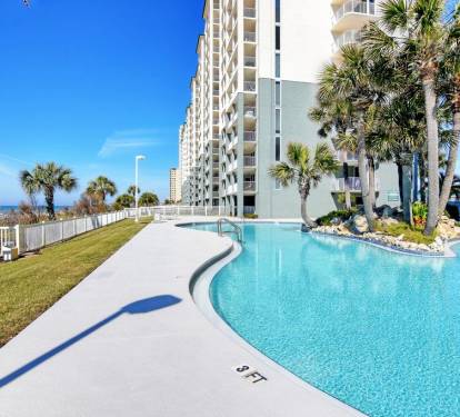 Lagoon Pool between Tower 2 and Tower 3