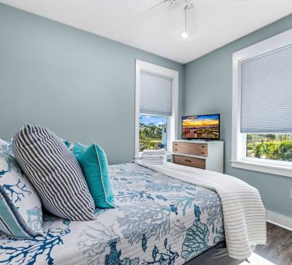 Queen Bedroom on Main Floor
