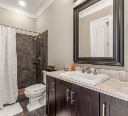 2nd Floor Full Bathroom