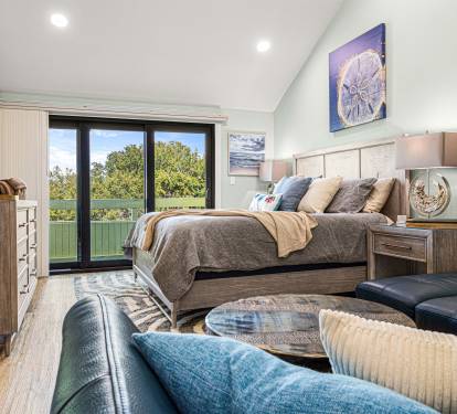 Extra Spacious Master Bedroom with Cal King Bed
