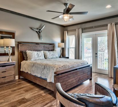 Master King Bedroom with Balcony access and en suite bath
