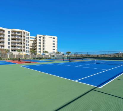 Additional tennis & pickleball courts for easy on-site play.