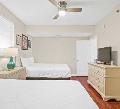 two queen beds in bedroom 4
