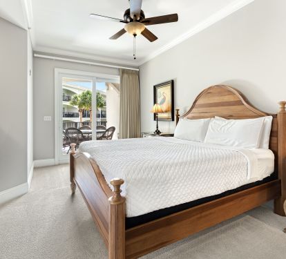 king master suite with balcony access