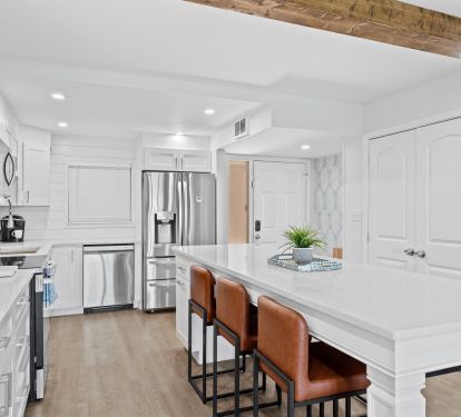 Large island with ample room for dining together