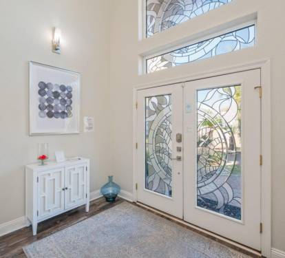 Bright entrance w/ clean lines and an airy first impression