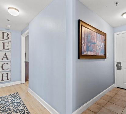Entrance door to hallway leading to master (king) and guest (queen) bedrooms!