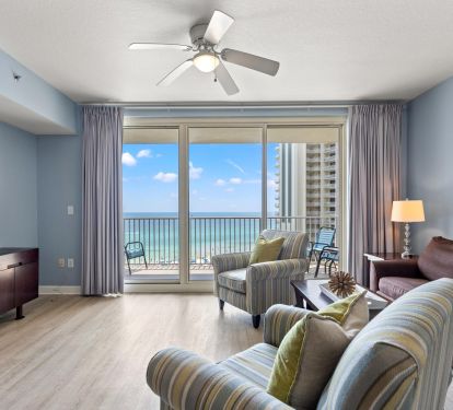 Living room, dining room, kitchen outstanding ocean views 24/7!!!