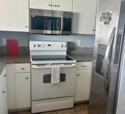 New stainless steel microwave, fridge &amp; dishwasher! 