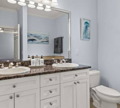 Two sinks mean no morning traffic jams.