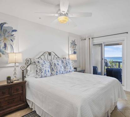lwake up to the sound of the waves from the primary bedroom