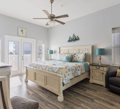 Primary suite with balcony access and gulf views