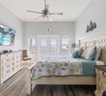 Spacious primary suite