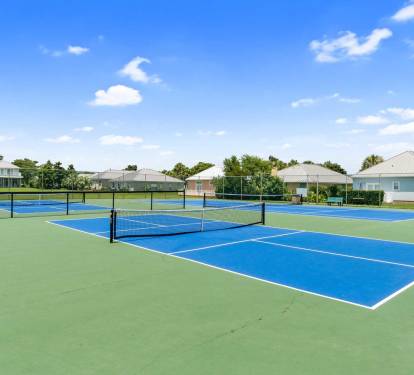 What Destin resorts have Pickleball and Tennis? Maravilla