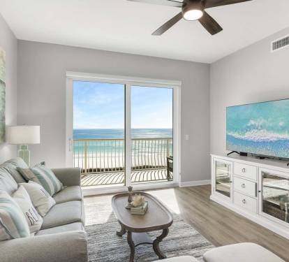 beach retreat 406 livingroom and tv