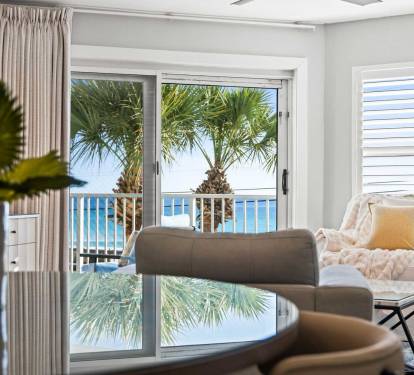 Front-row seats to the Emerald Coast!