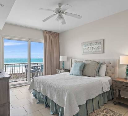 beach retreat 306 living room with view