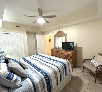 2nd Bedroom (King Bed) with bathroom access