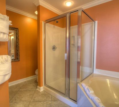 Master En Suite Bathroom