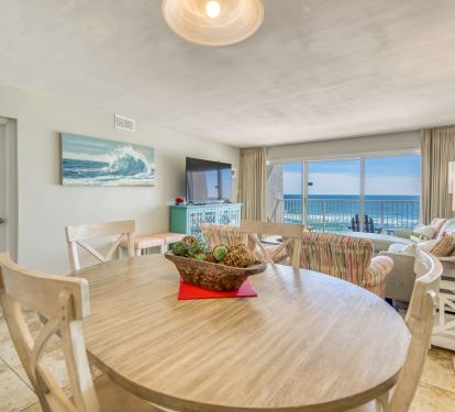 Dine with a breathtaking ocean view!