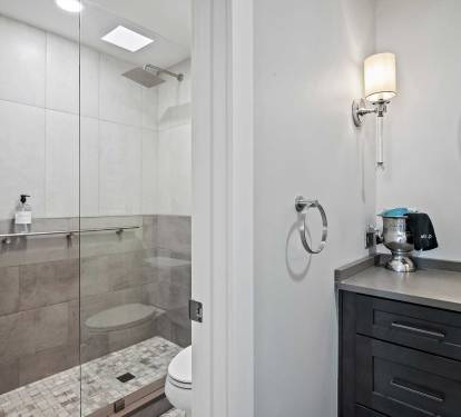 bathroom leeward key 1006