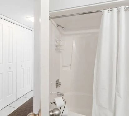 Second bathroom with tub/shower