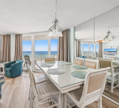 Enjoy meals with an amazing view