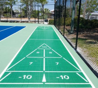 Shuffleboard court