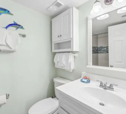 Second Bathroom with tub/shower