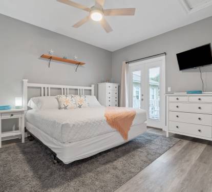 2nd bedroom with king bed on the second floor
