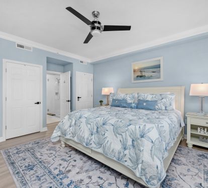 King Size bed large en-suite Private Master Bath