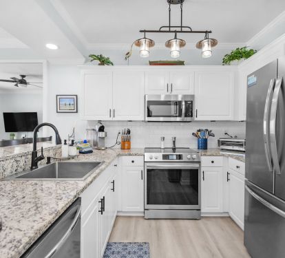 Fully equipped kitchen with all new Stainless Appliances in 2025 