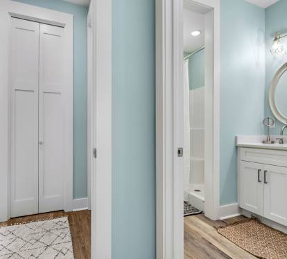 Queen Bathroom on Main Floor