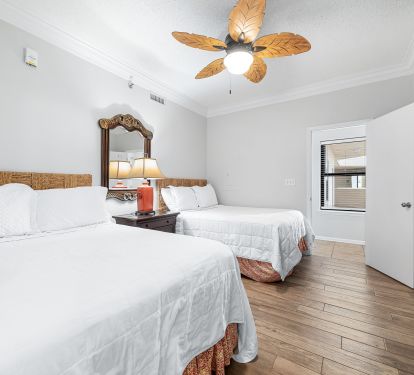 Second bedroom with two queen size beds