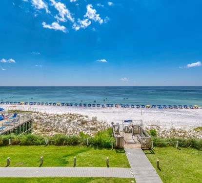 Wake up to this stunning beachfront view!