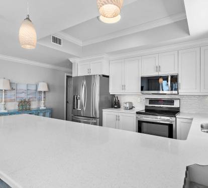 Fully equipped kitchen-perfect for home-cooked beach meals