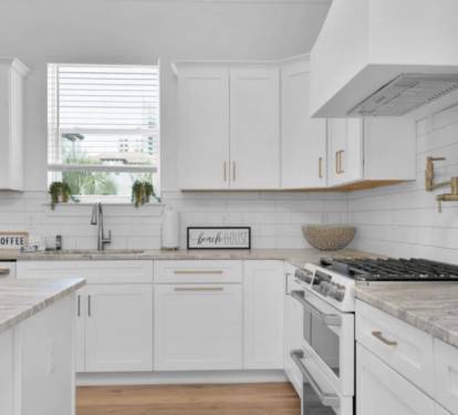 Fully loaded new kitchen with granite countertops