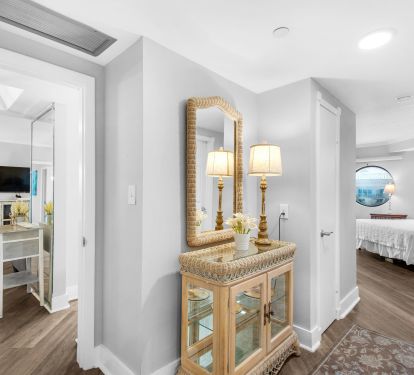 Master BR Foyer