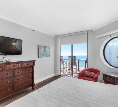Master BR with 55" Tv and Ocean View