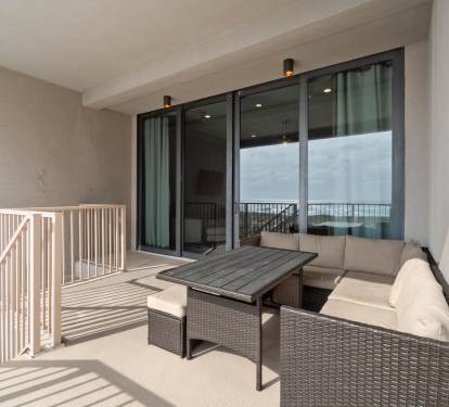 Deck Off Living