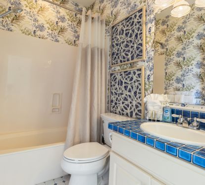 Second floor shared full bathroom