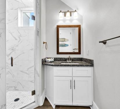 Full Bathroom